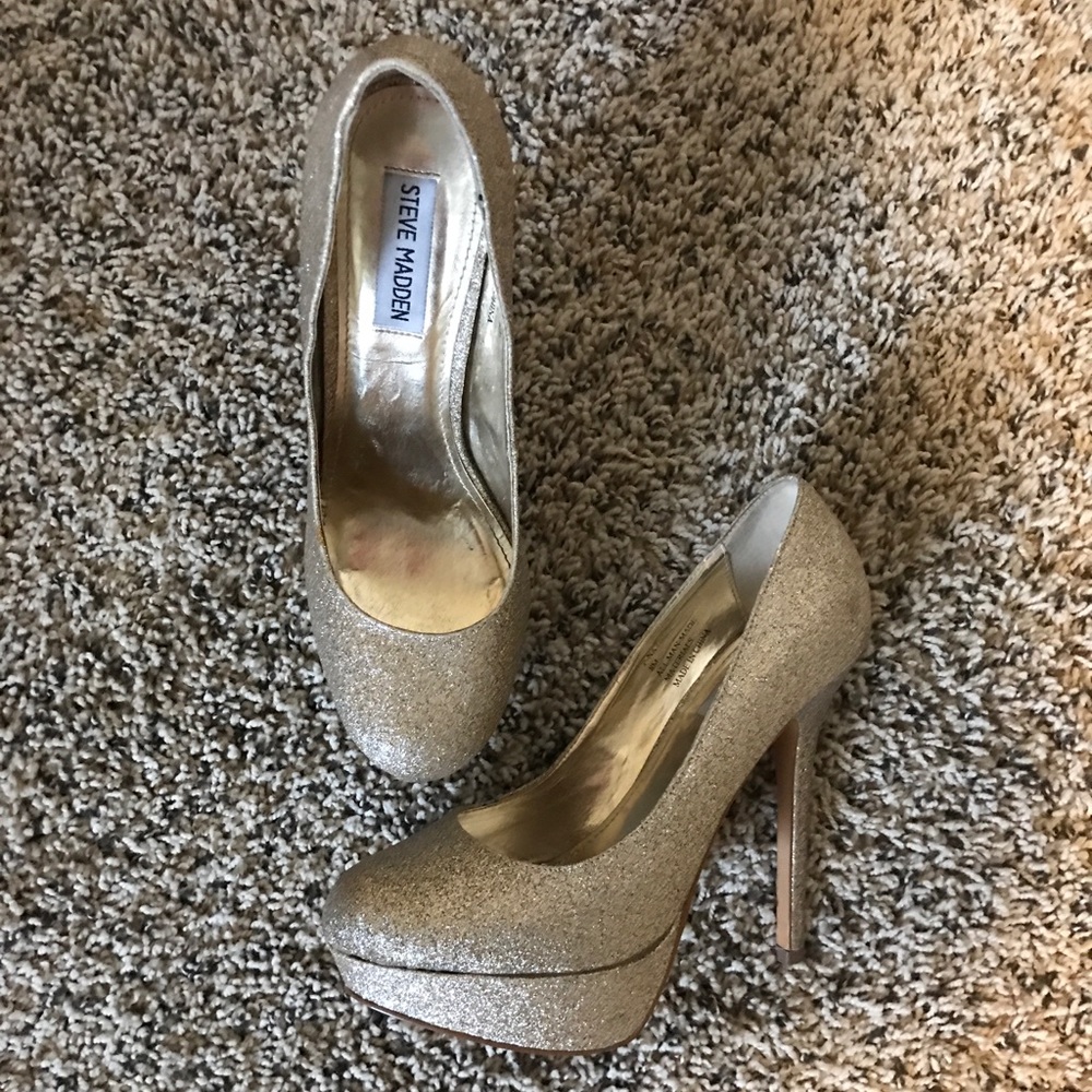 Steven Madden Gold Glitter Pumps